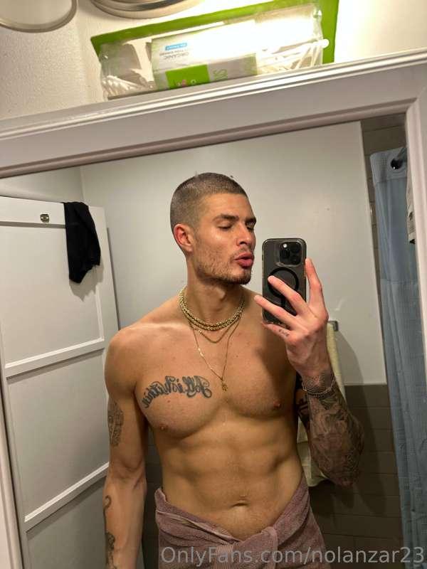Late night at work 💤 come dm me on my main page @nolanzarlin..