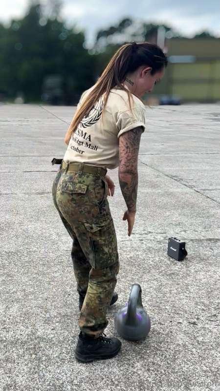 I´m stronger than you, wanna check it?