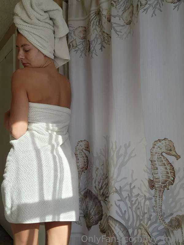 I'll give you the towel when I'm done😈