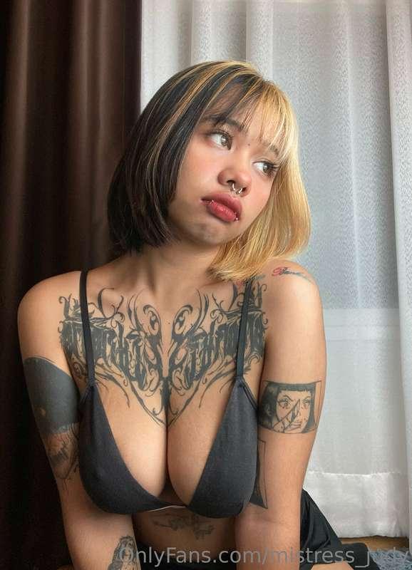 😈