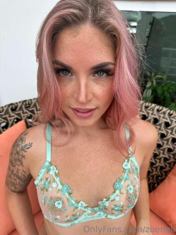 zoeneli image #0