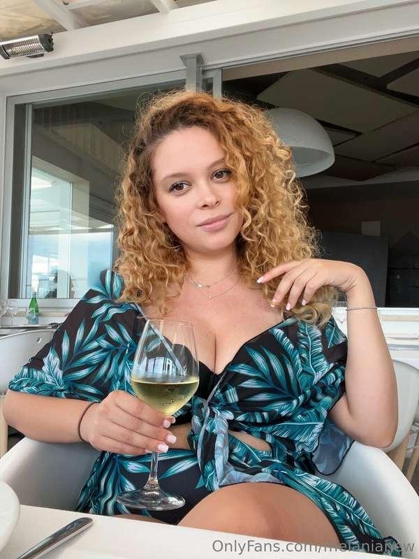 Ți verso un calice di vino e ti invito a gustare la mia dolc..