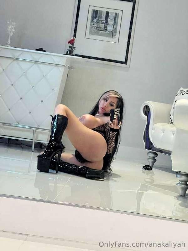 Describe these legs in three words or less 😋