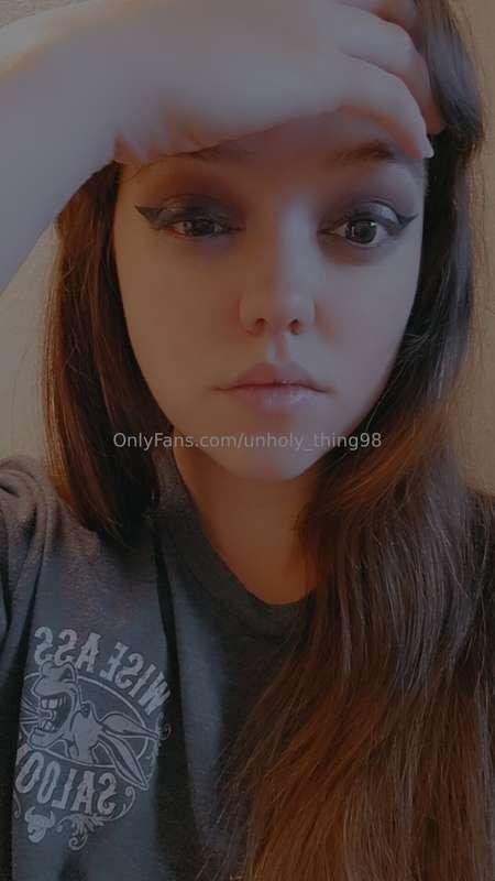 My eye is fucking SWOLLEN from a cum shot in my new video😭 m..