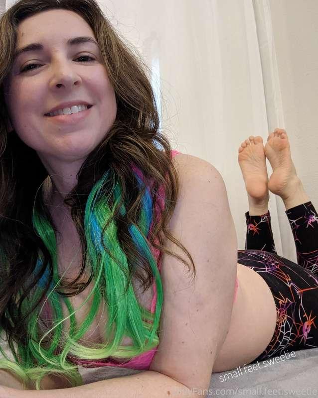 small.feet.sweetie image #1