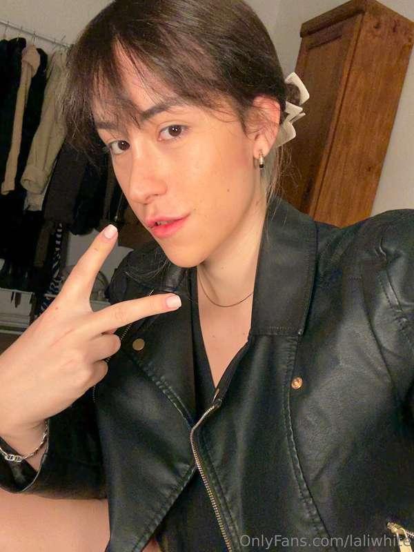Come be my fuckboy in heels 😈