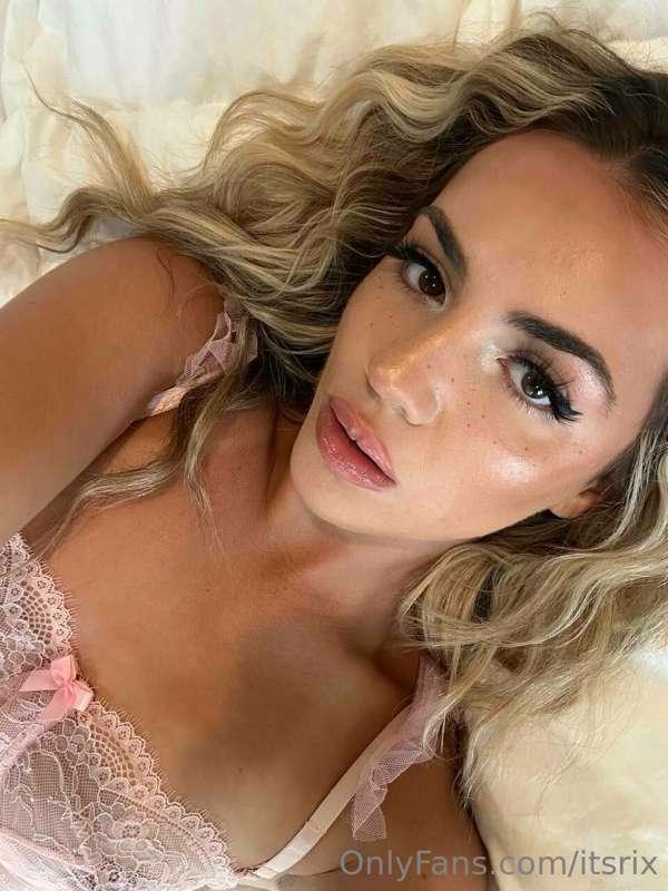 thinking if i should go as a fairy for halloween 💗💞