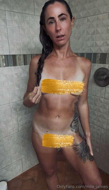 Still in my skimpy bikini👙 from surfing🏄🏽‍♀️🌊, I get naked i..