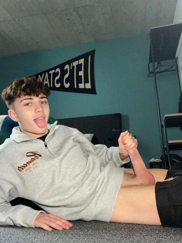 u want my dick?😉
