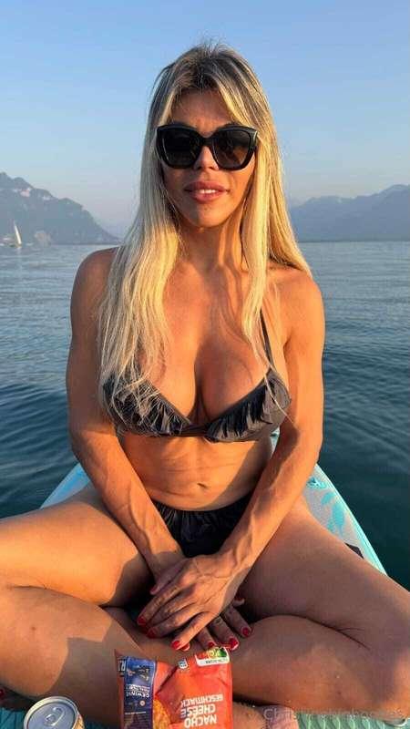 I love thinking about a huge, delicious cock. I WANT TO MAST..