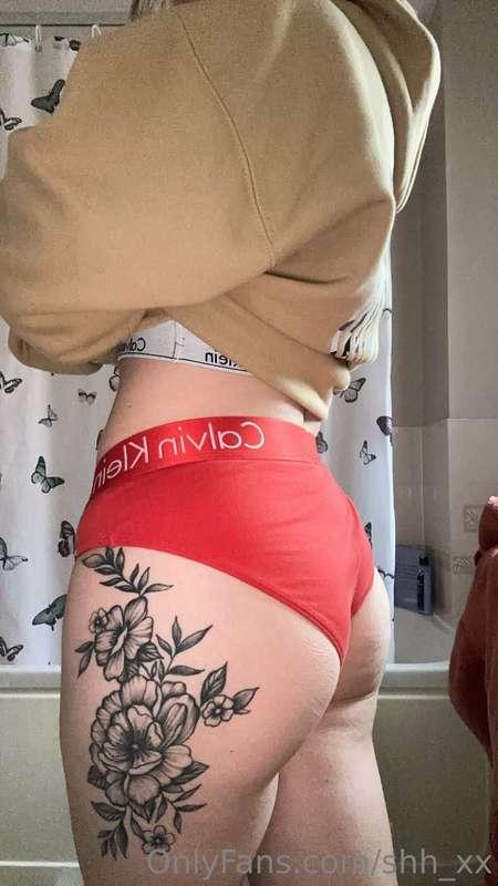 To the side of from the back 👅