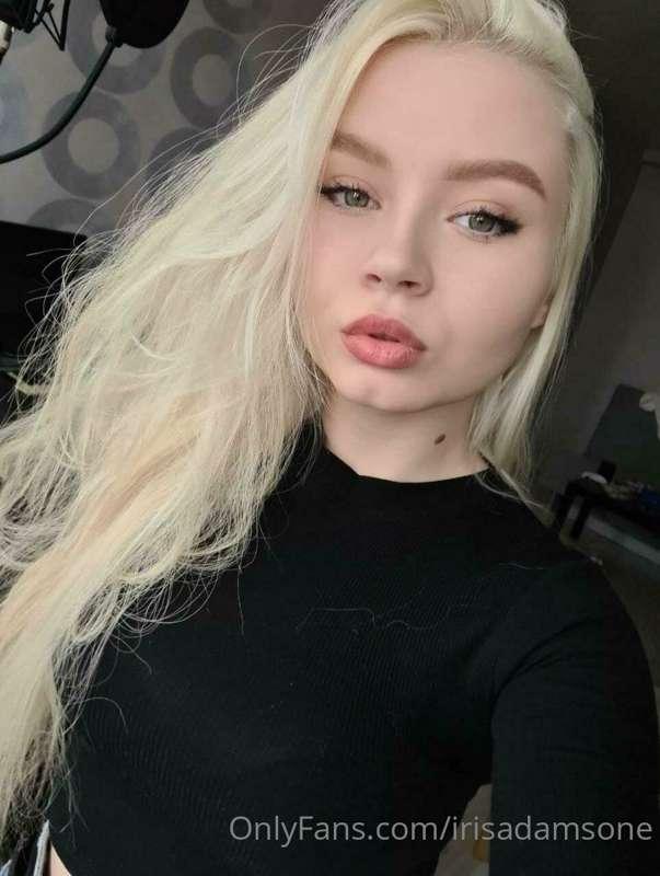 @little_karina 😍
 
😈Playful, hot, natural slut is waiting fo..