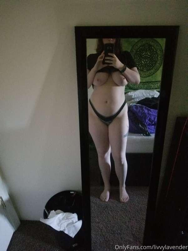 T h I c c mirror selfie