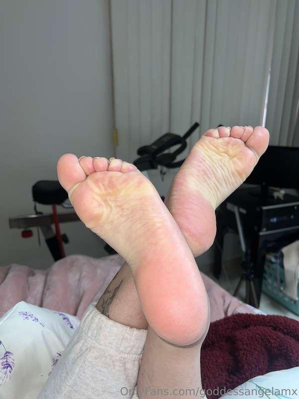 Soles or toes? 👅