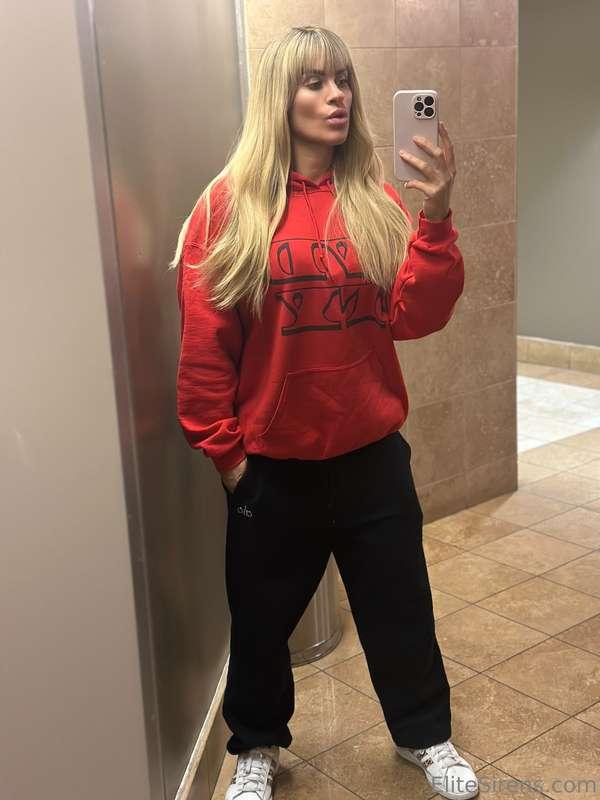 Hiiii!!!! Ready for the day?😈🍆