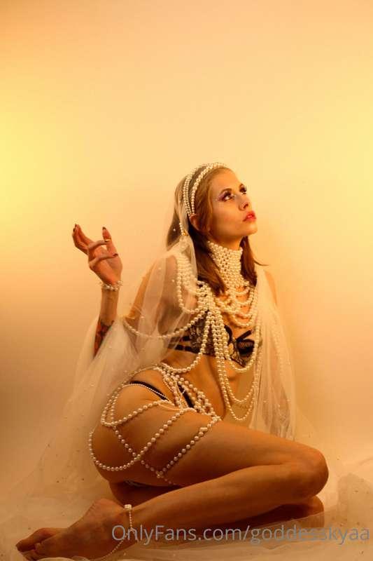 Pray, kneel down and worship the one true Goddess! Kyaaism i..