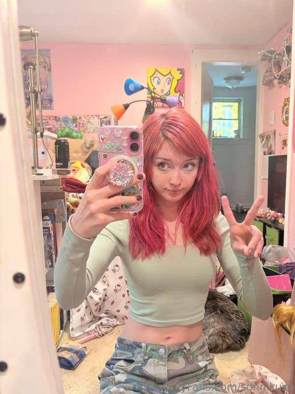 OOTD from yesterday ignore my room I want to die