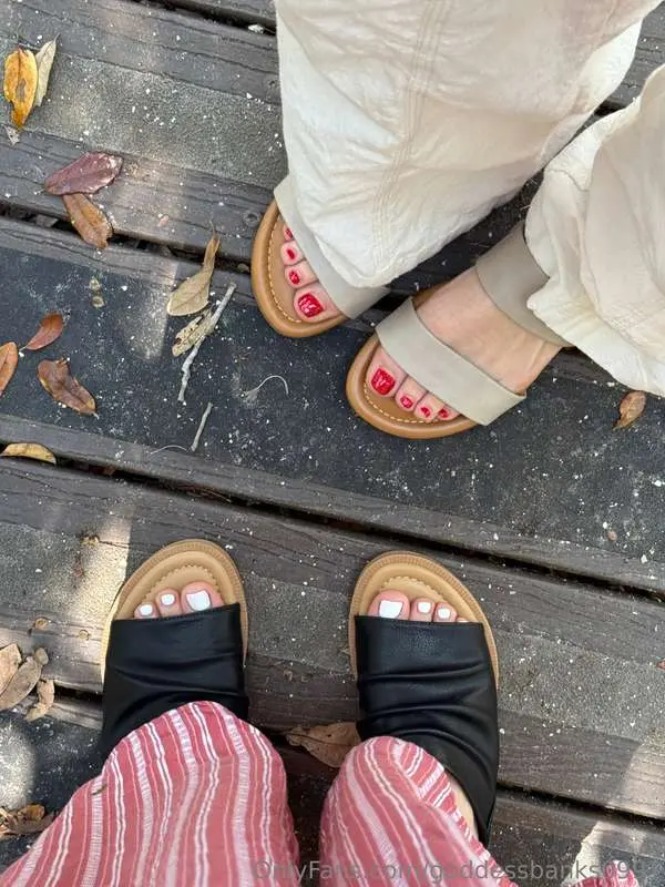 Toes out in the park yesterday hehe go sub to her page ! @kr..