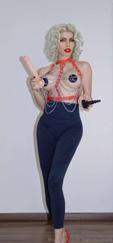 Be a good piggy and pay me if you want new anal video in you..