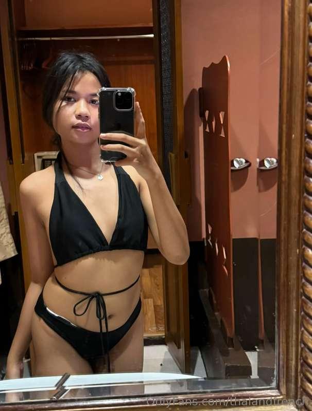 Does black look good on me?😇