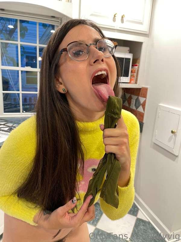 I taste SO fucking good, I could just lick these clean all b..