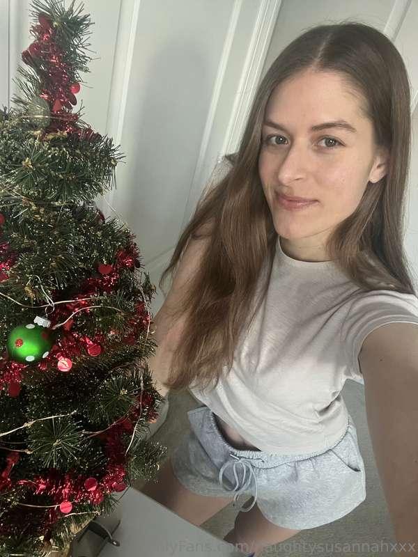 Rockin' around the Christmas tree😉❤️