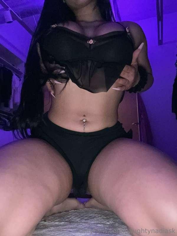 Thick thighs smother horny lives 🤤