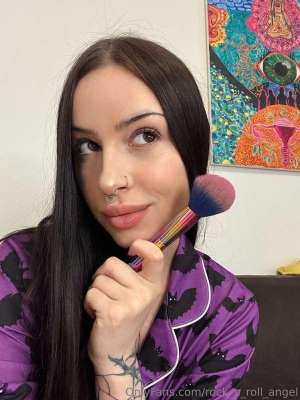 🤔Makeup dilemma: glam or chill today?✨