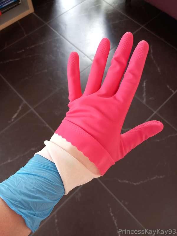 Don't ask me why I'm cleaning before 8am, just enjoy the glo..