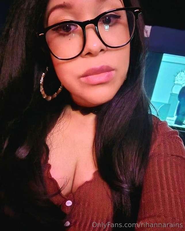 Good morning baby, do glasses make me look sexy? 😘😉