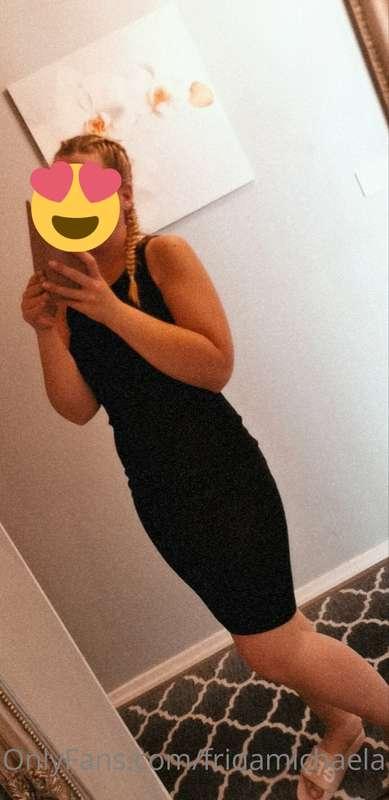 Off on a dress hunt today, do you want to contribute? 😇❤️