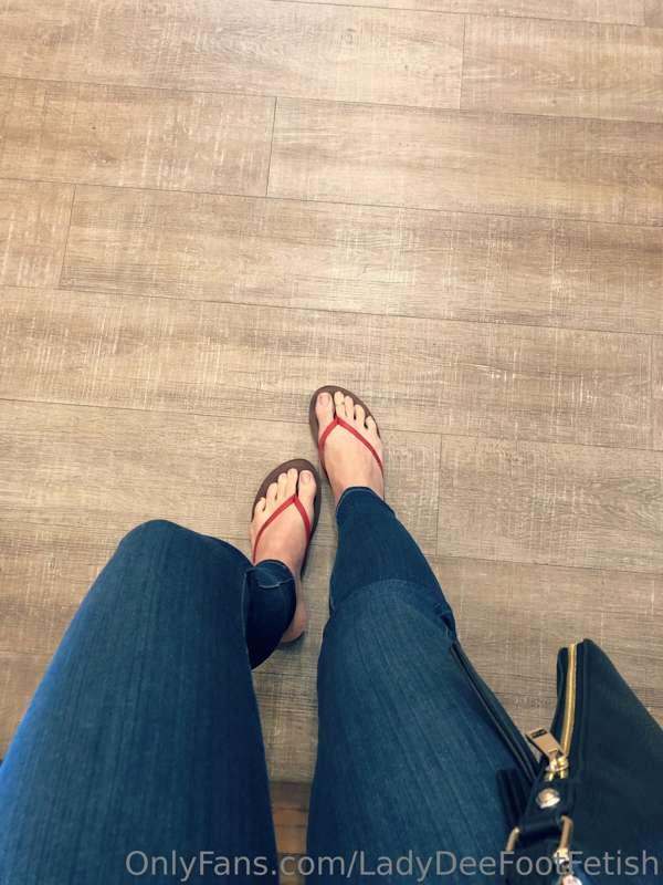 How do we feel about naked toes?

Happy TOESday!