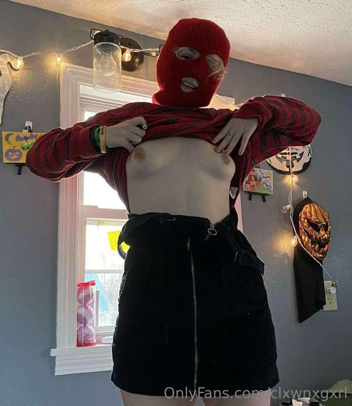 this a robbery 🔫 give me all your cum 💦