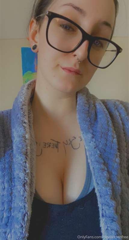 how’s everyone doing tonight? 

find me at my premium 🥵 
onl..