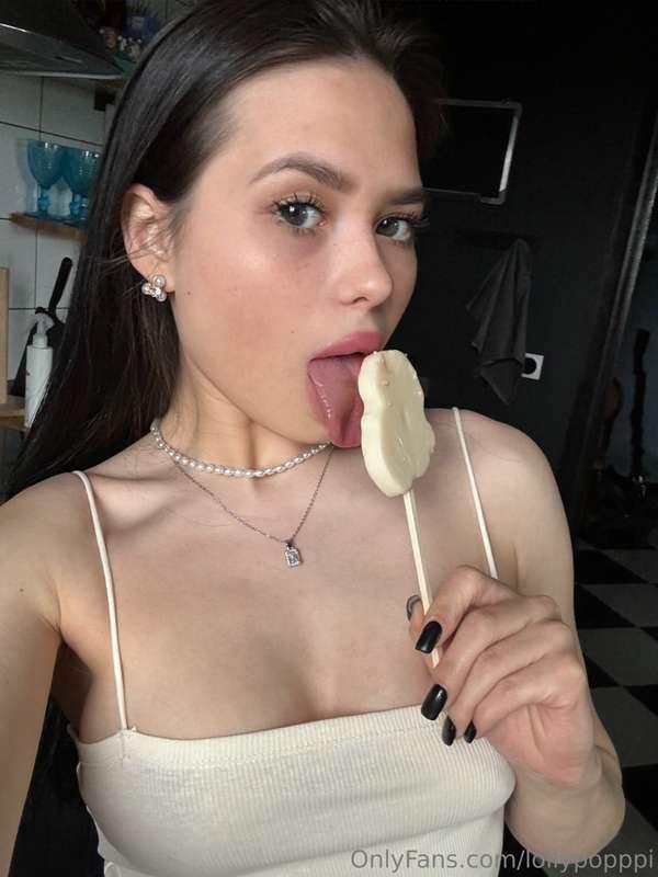 Do you like ice cream?❄️🍭
