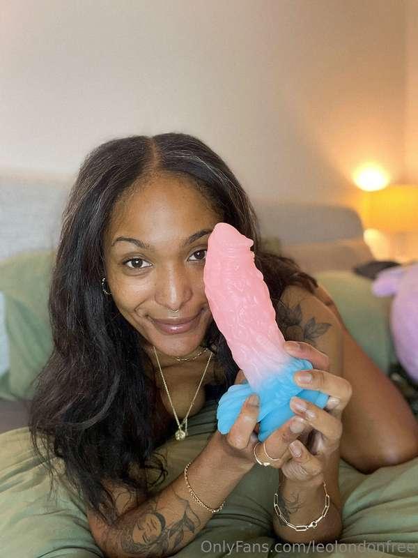Which hole should I fuck with this dildo next?! 💦😈@leolondon..