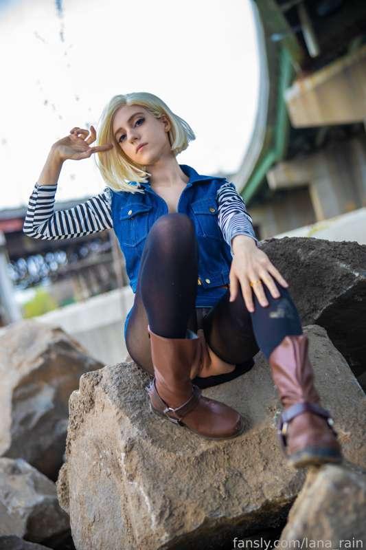 Android 18 (Dragon Ball Z) appears to have ripped her pantyhose in combat...

#DBZ #Cosplay #Lewd #Cosplayer #DragonBall #Android18 #Pantyhose #Boobs #Ass #Skirt #Blonde