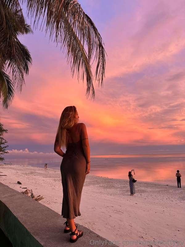 these sunsets just keep getting prettier 😍
