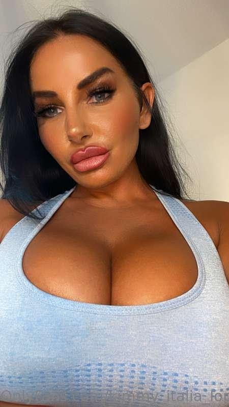 Do you like a girl in gym gear ?