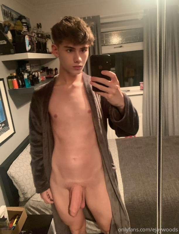 Feeling cozy tonight… anyone else staying in? 🥰

**send a ti..