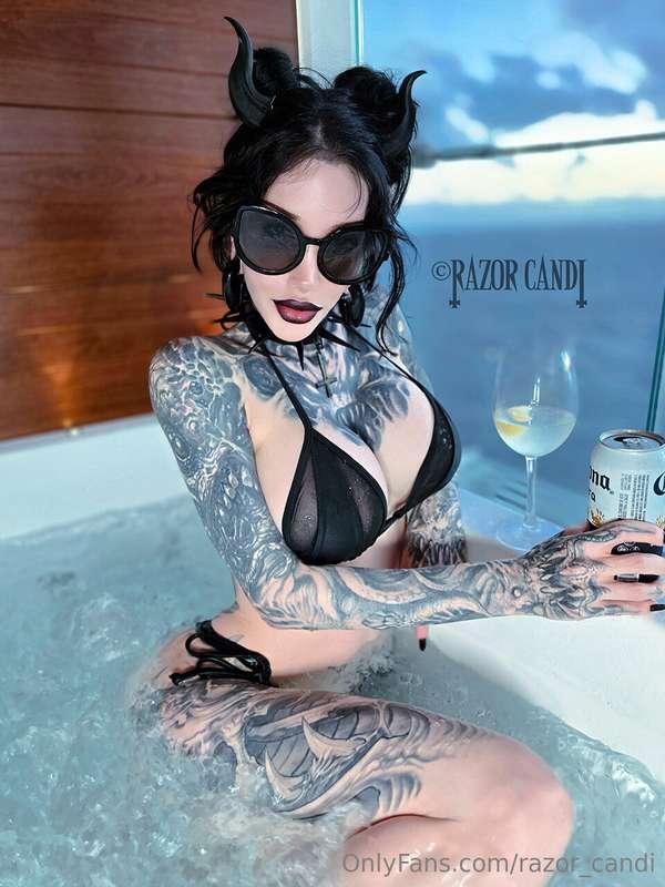 Have a wicked relaxing Sunday 😈unlock to see the topless/nud..