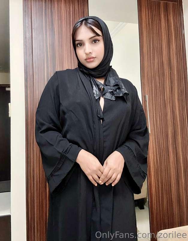 Swipe to open my abaya