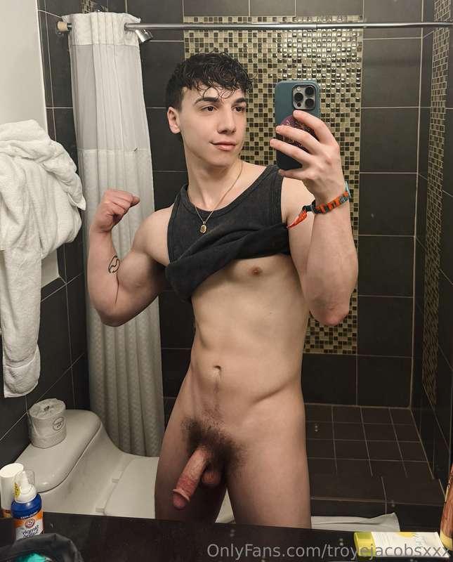 So fucking horny! I’m in Cali for the weekend, and the nice ..