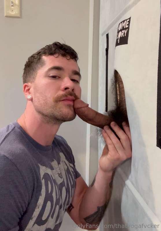Big bushy cock at the gloryhole gives me a tasty load 💦😛. @p..