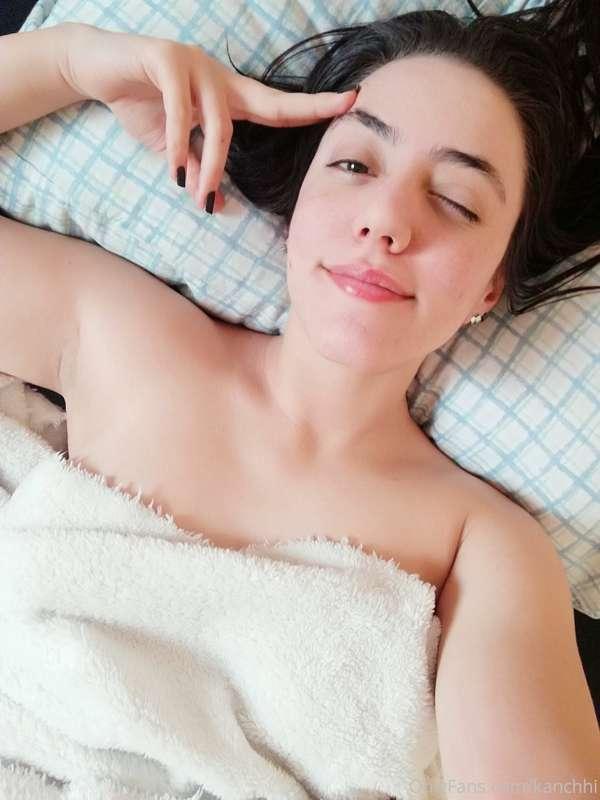 Günaydınnn yine 1 saattir yataktan çıkamadım ama yatak keyfi..