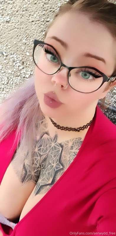 Cleverage for days........I wish I looked like a bratzz doll..