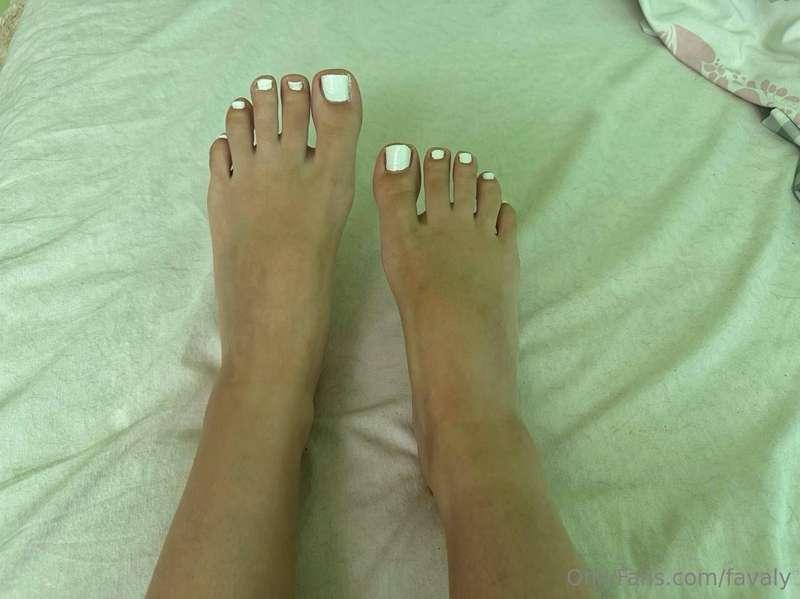 Where are my feet lovers? I have something special for you 👣