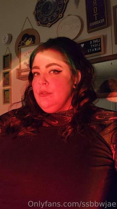 Feeling my witchy ways tonight 🔮

💗 Jae