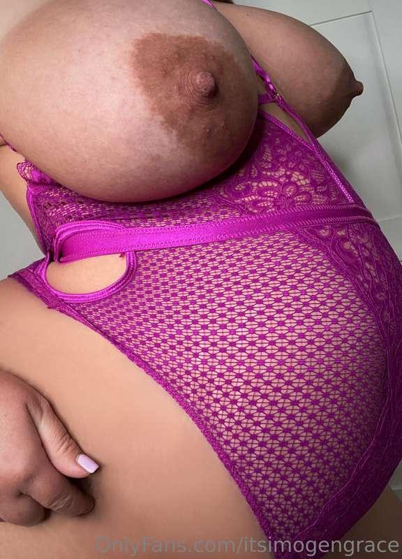 Sensitive mom nips 😏