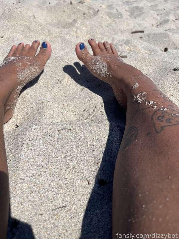 Sandy beach feet pic